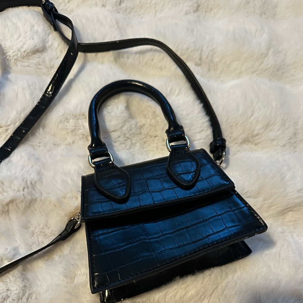 Urban Expressions Black Croc Embossed Mini Top Handle Crossbody Bag - Picture 3 of 7